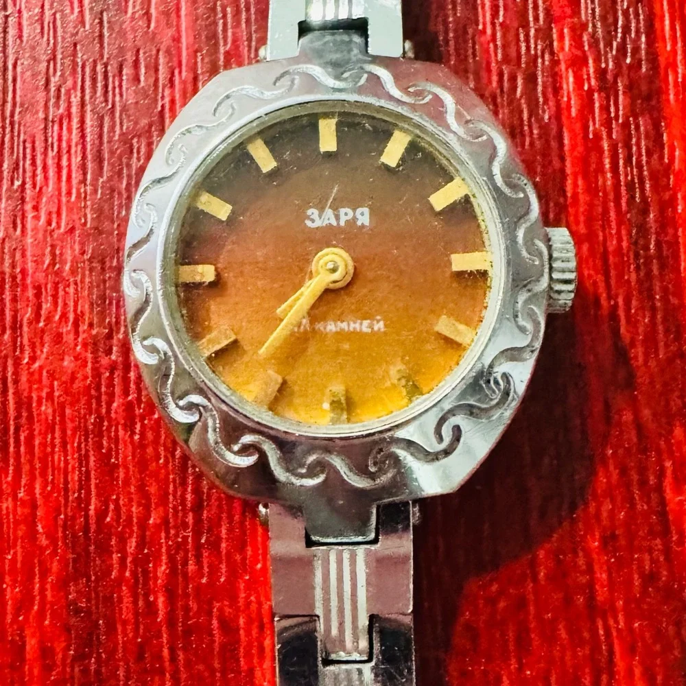 Vintage retro ladies watch Zaria 17 jewels with box chrome   wristwatch USSR - Picture 3 of 4